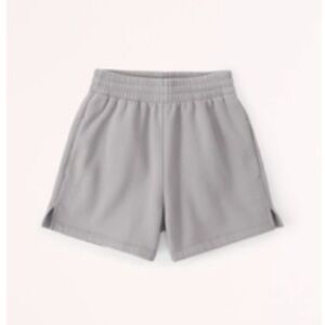 Abercrombie & Fitch Women’s Vintage Sunday Short. Size Medium. Taupe color.